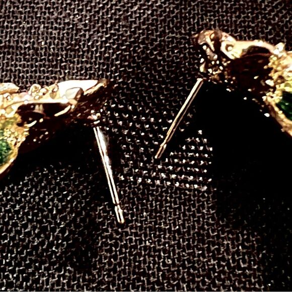 SALE 18k Stamped Gold Filled Vintage Hawthorn Flower Stud Earrings - Picture 3 of 7